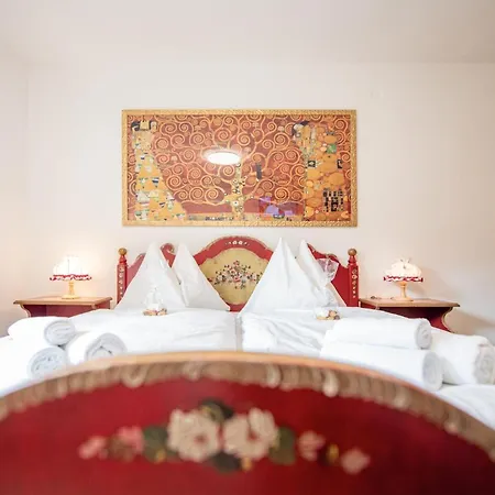 Della Creta Hotel